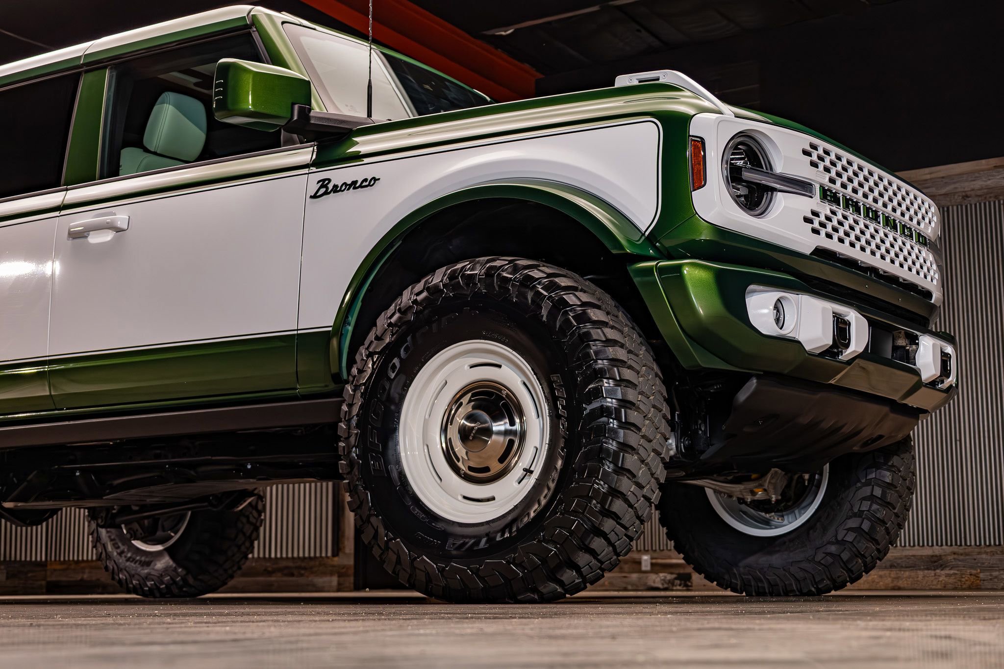 Used 2025 Ford Bronco Badlands image 12