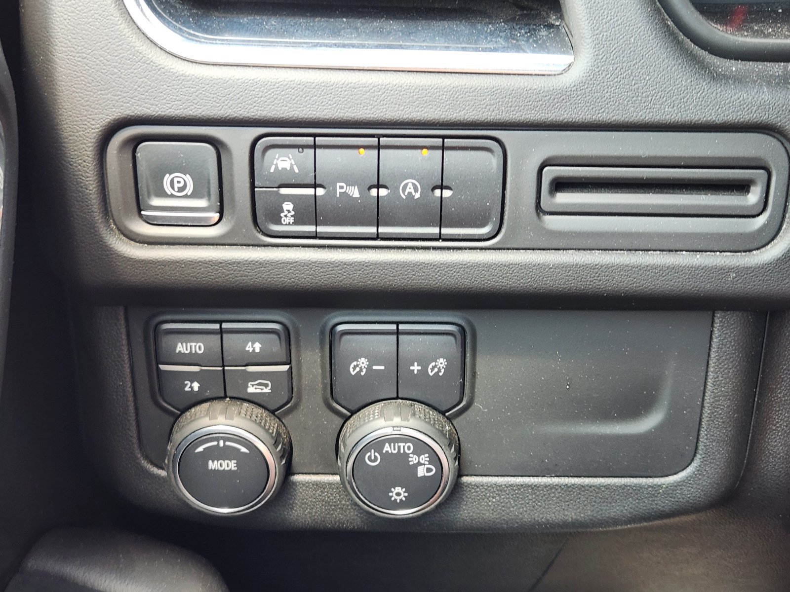 Used 2024 Chevrolet Suburban LT AWD/4WD image 24