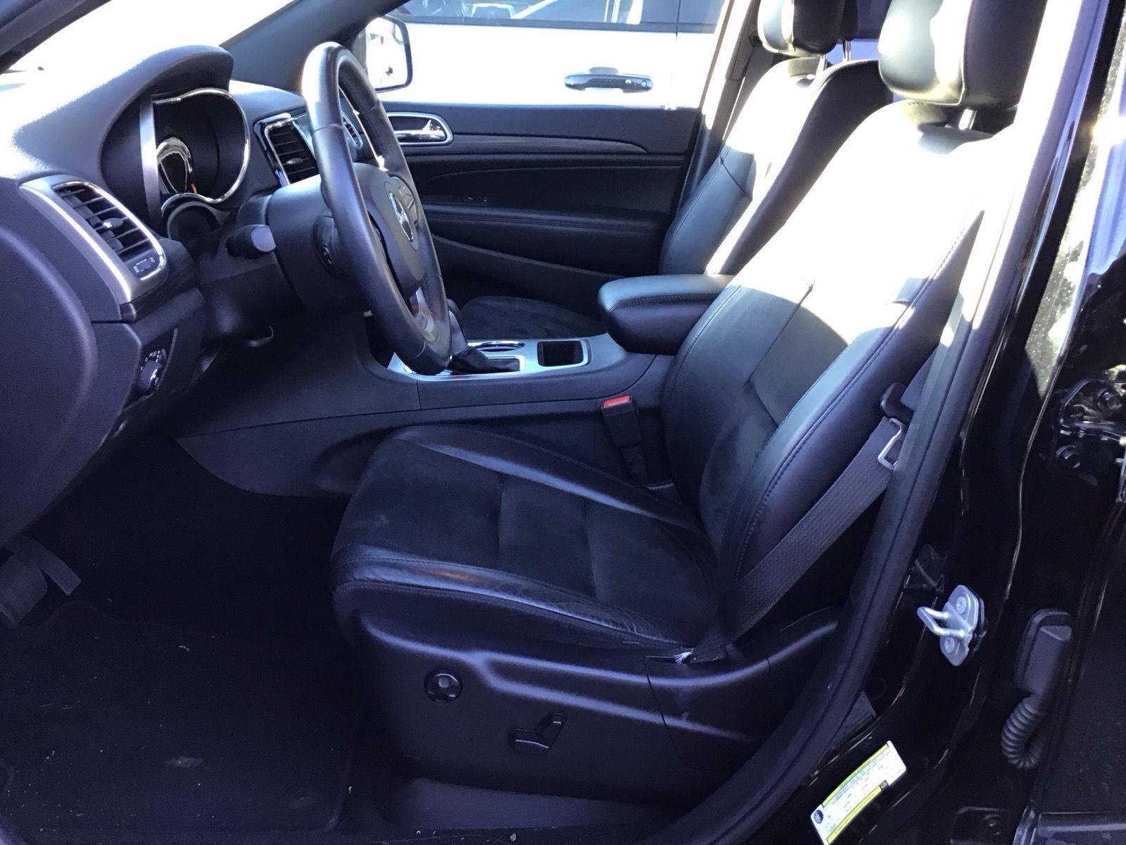 Used 2019 Jeep Grand Cherokee Laredo w/ Laredo X Package RWD image 9