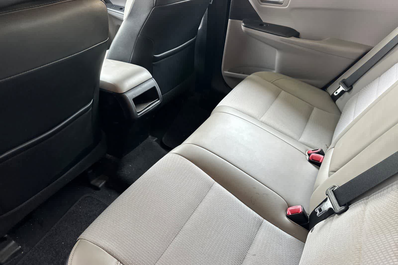 Used 2016 Toyota Camry SE FWD image 5