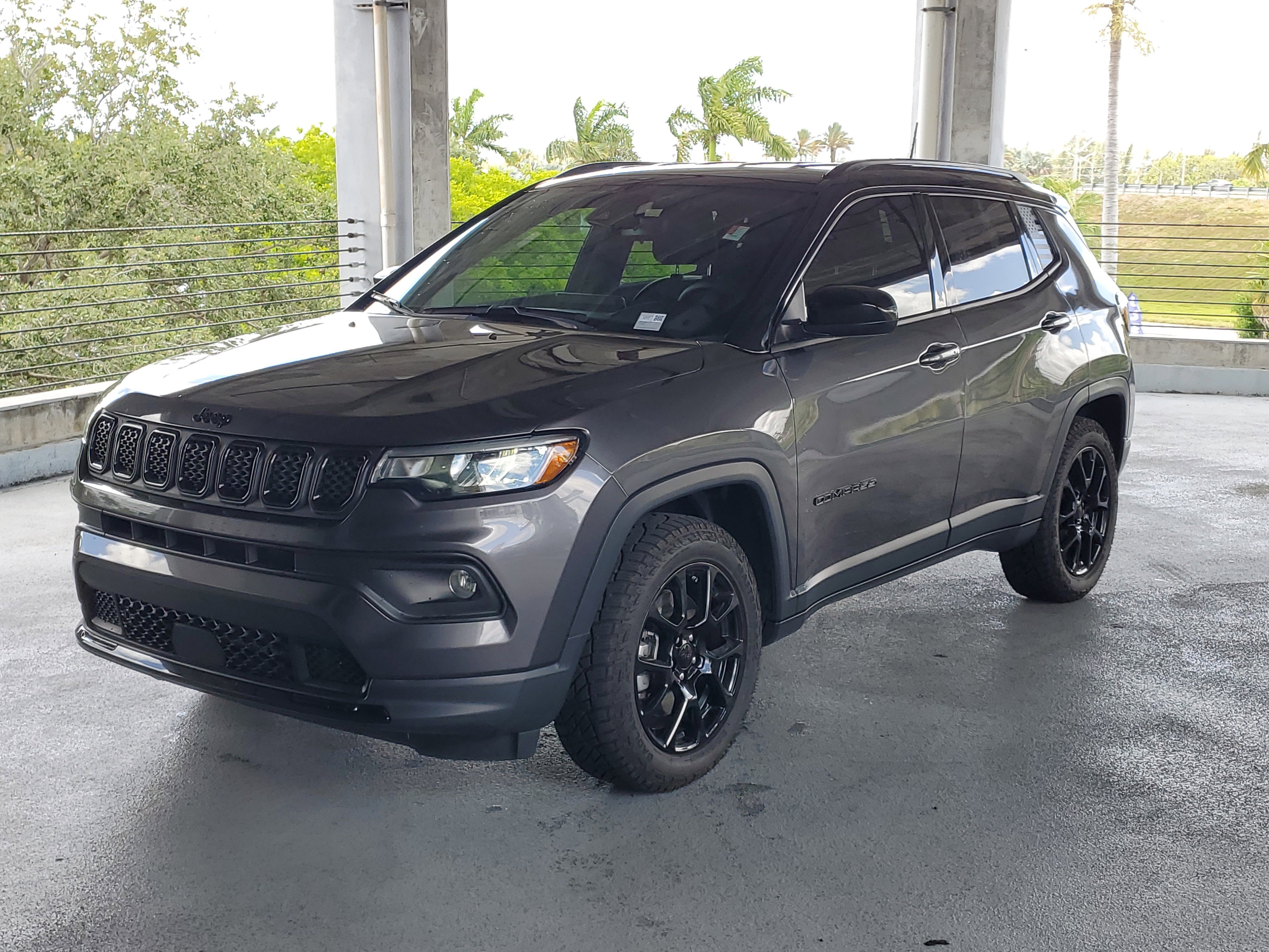 Used 2023 Jeep Compass Latitude AWD/4WD image 5
