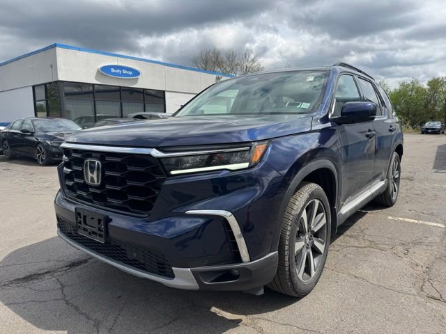 Used 2025 Honda Pilot Touring image 6