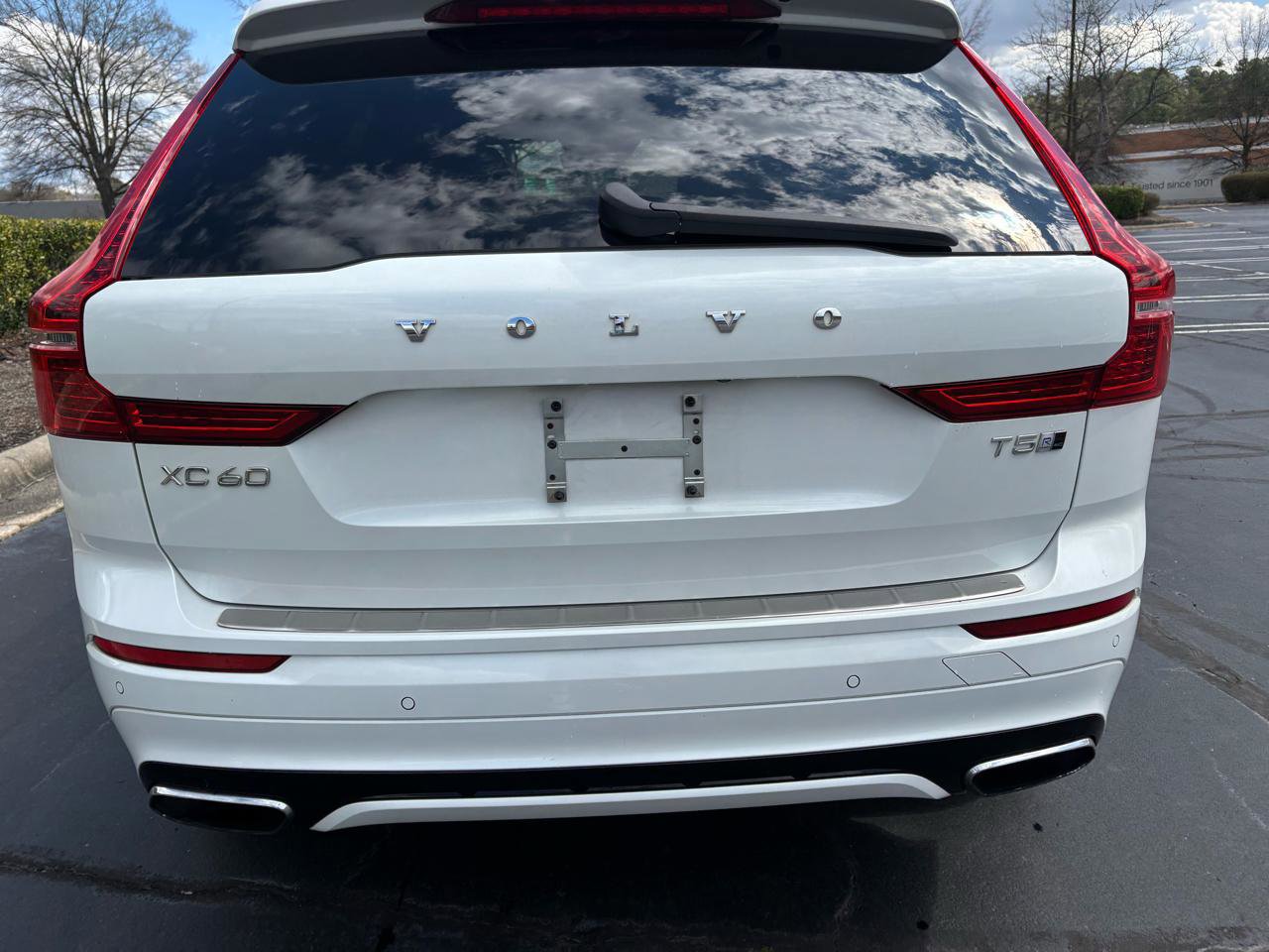 Used 2019 Volvo XC60 T5 R-Design w/ Protection Package Premier AWD/4WD image 9