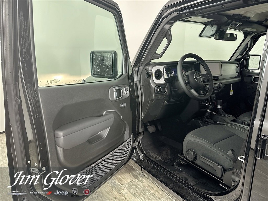 New 2025 Jeep Gladiator Sport image 23