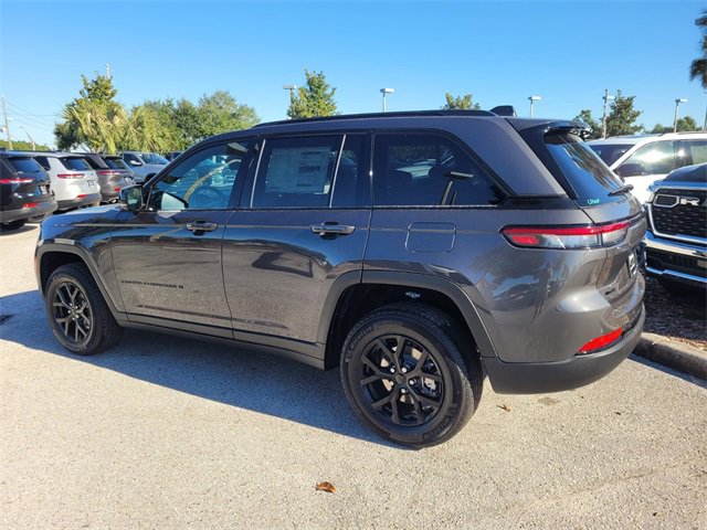 New 2025 Jeep Grand Cherokee Altitude image 11