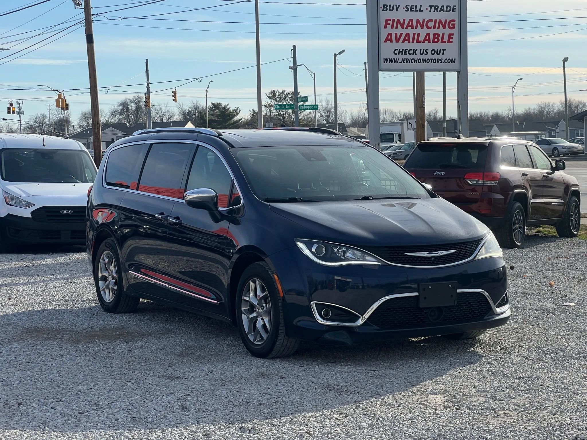 Used 2017 Chrysler Pacifica Limited image 1