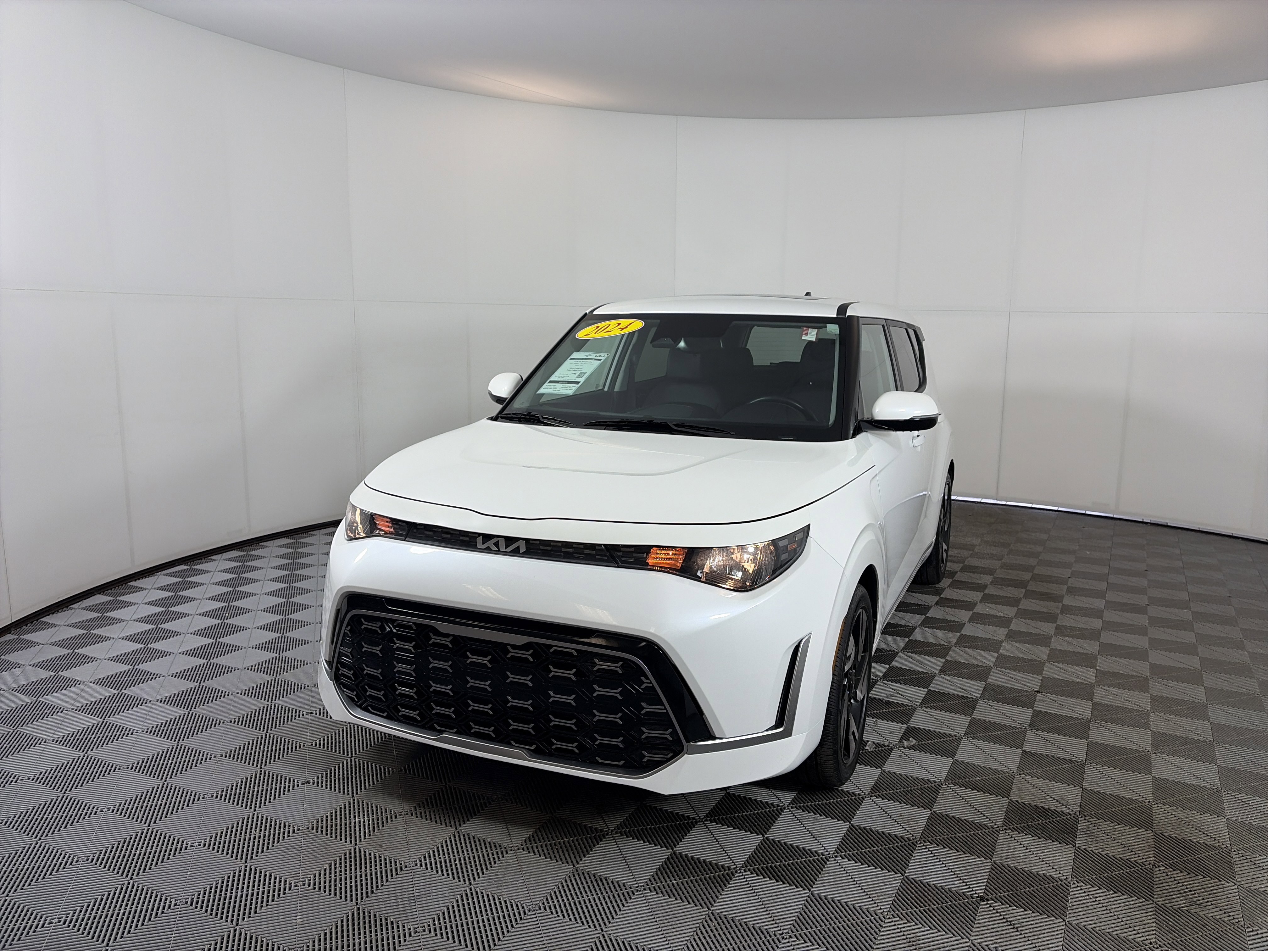 Certified 2024 Kia Soul GT-Line image 2