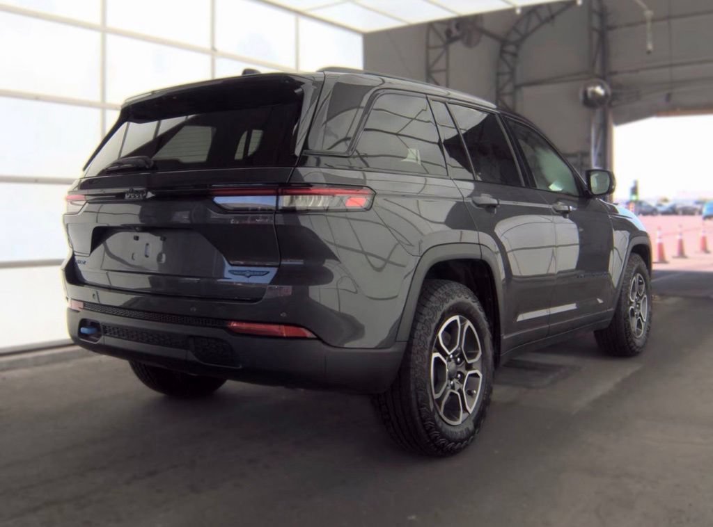 Used 2022 Jeep Grand Cherokee Trailhawk AWD/4WD image 9