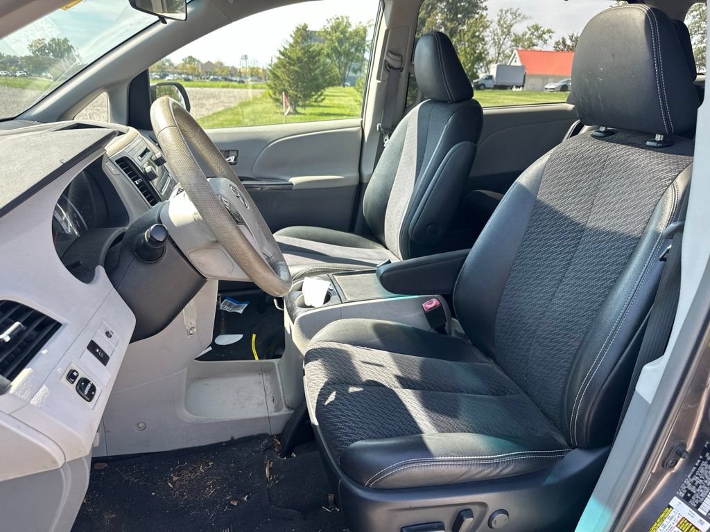 Used 2011 Toyota Sienna SE w/ Preferred Pkg FWD image 15