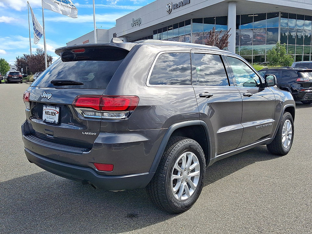 Used 2021 Jeep Grand Cherokee Laredo AWD/4WD image 31