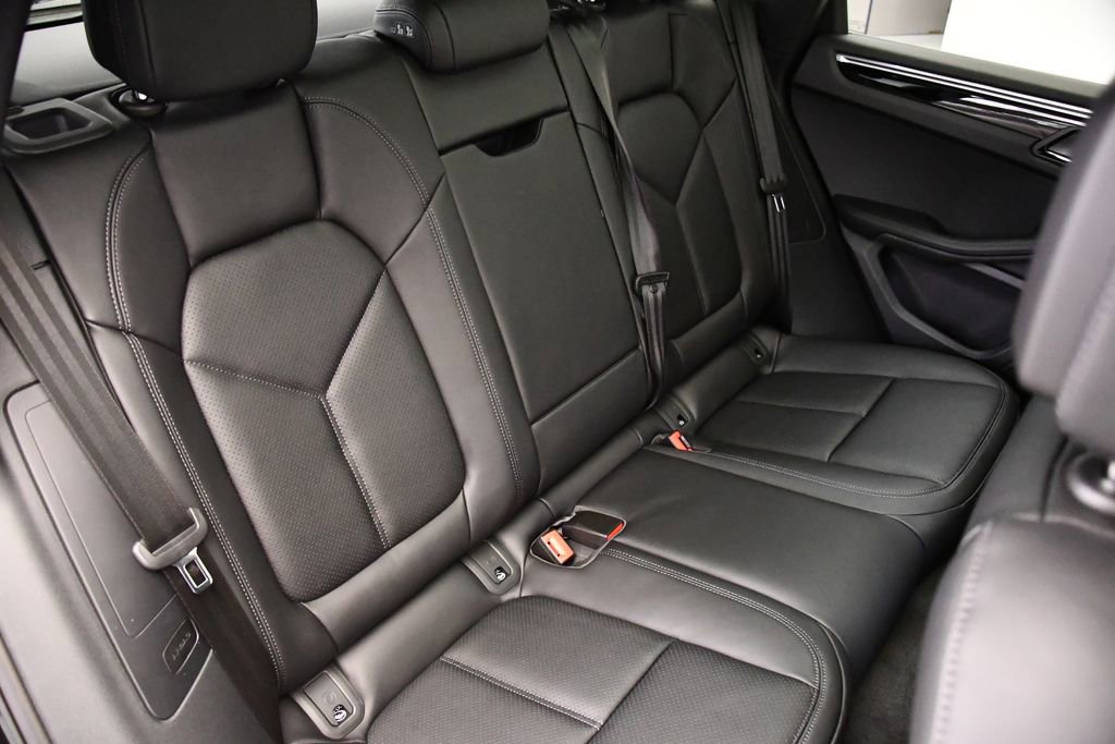 Used 2025 Porsche Macan image 52