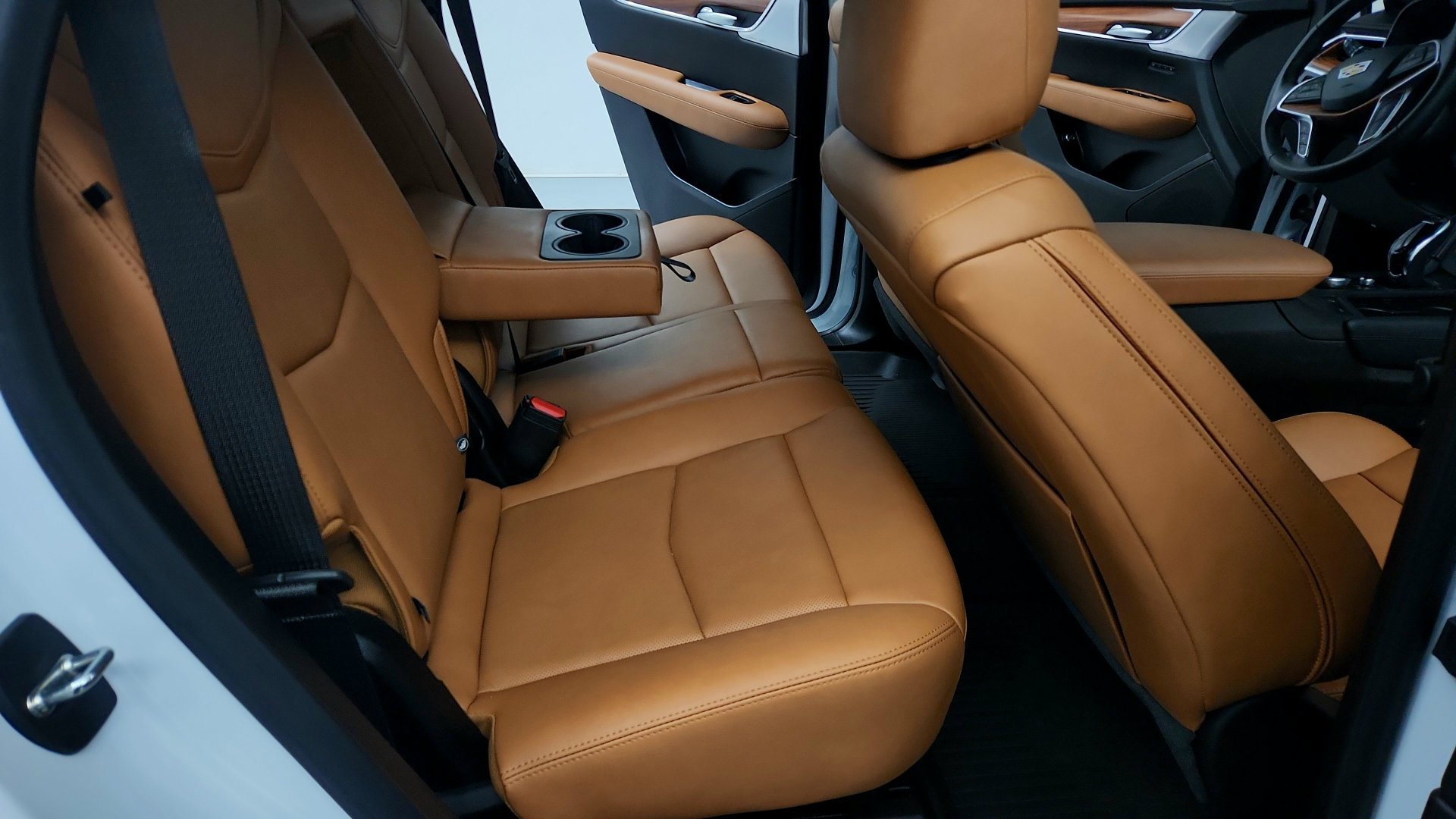 Used 2024 Cadillac XT5 Premium Luxury w/ LPO, Floor Liner Package FWD image 3