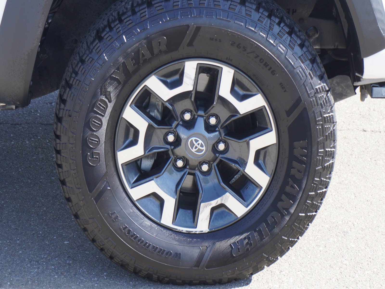 Used 2022 Toyota Tacoma TRD Off-Road w/ Technology Package AWD/4WD image 5