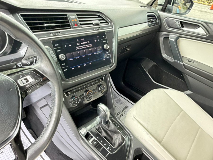 Used 2020 Volkswagen Tiguan SE FWD image 13