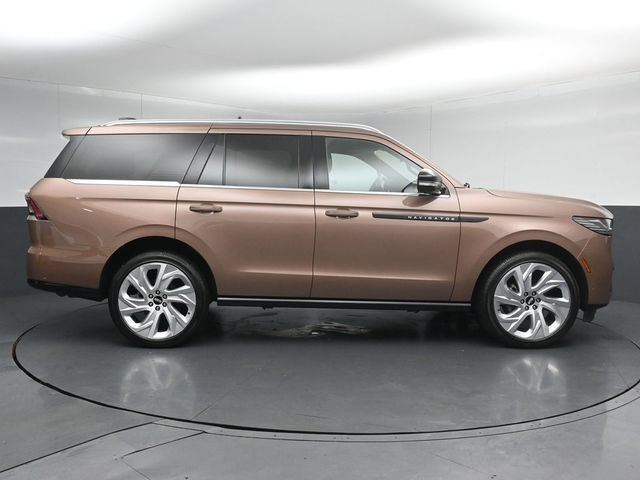 Certified 2025 Lincoln Navigator Black Label AWD/4WD image 8