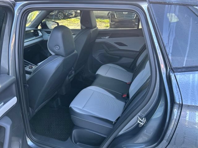 Used 2026 Volkswagen Tiguan SE R-Line FWD image 6