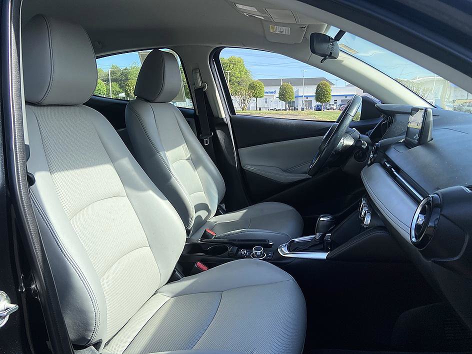 Used 2019 Toyota Yaris XLE image 17