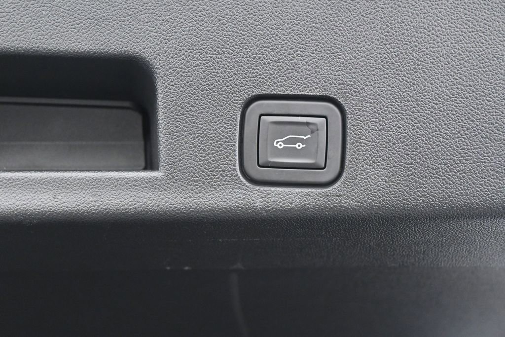 Used 2025 Chevrolet Traverse LT FWD image 36