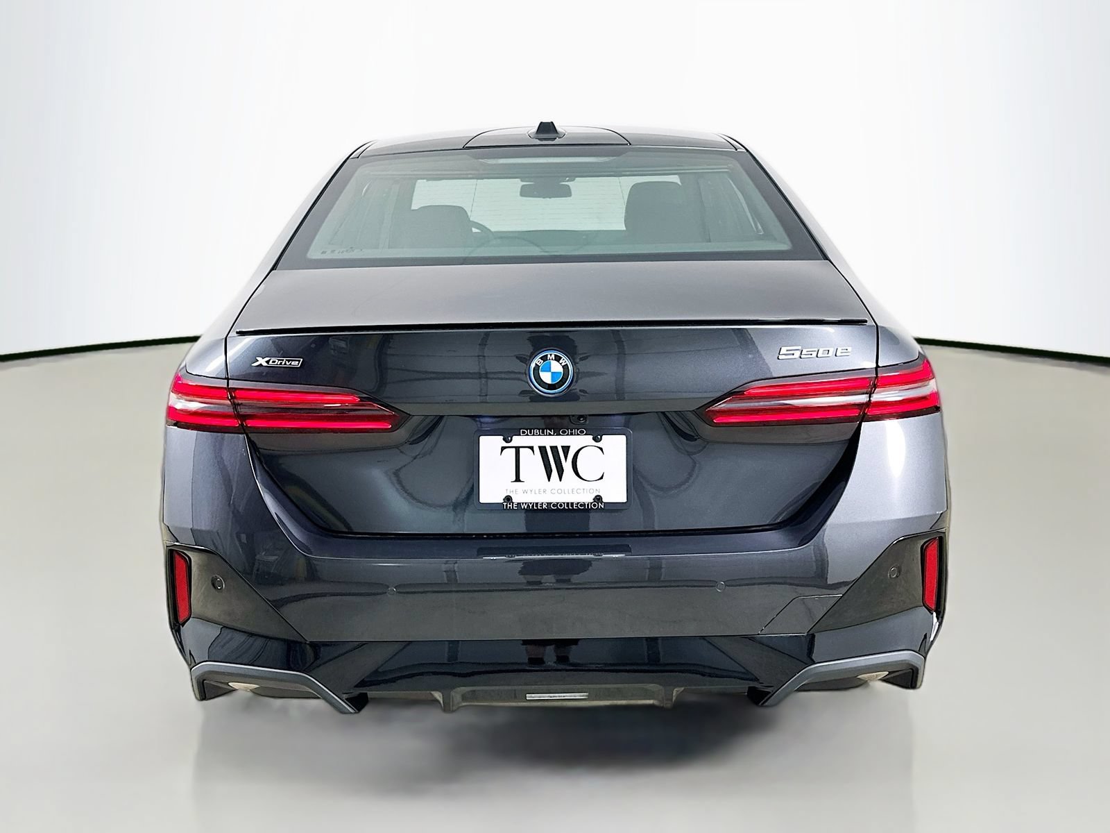 New 2026 BMW 550e xDrive w/ Executive Package AWD/4WD image 6