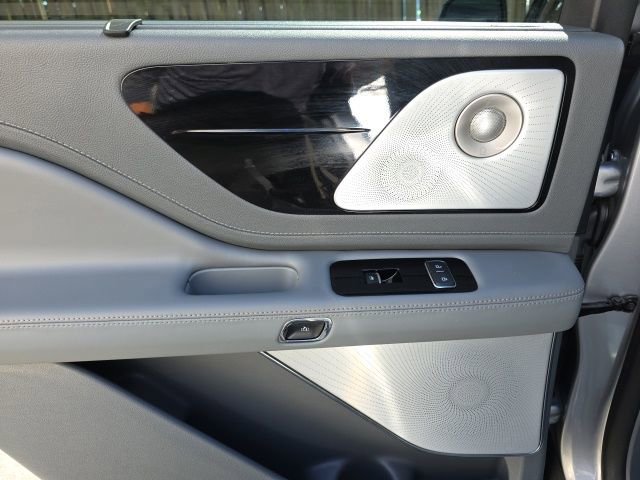 Used 2021 Lincoln Aviator Reserve w/ Equipment Group 202A image 21