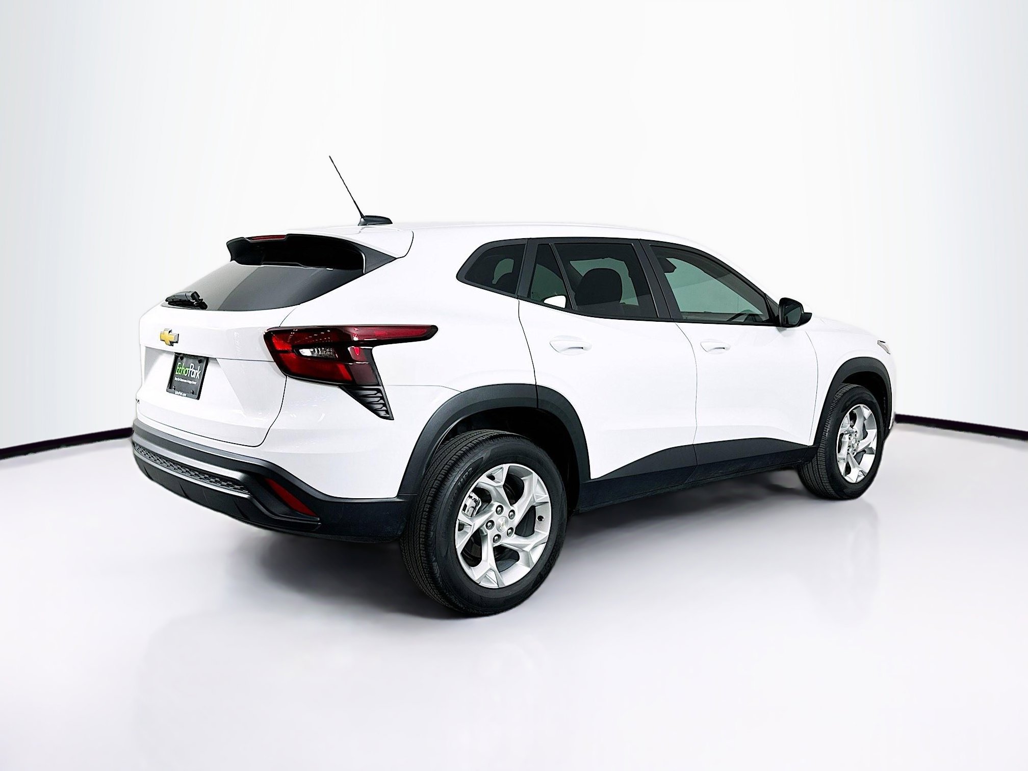 Used 2024 Chevrolet Trax LS w/ LS Convenience Package image 9