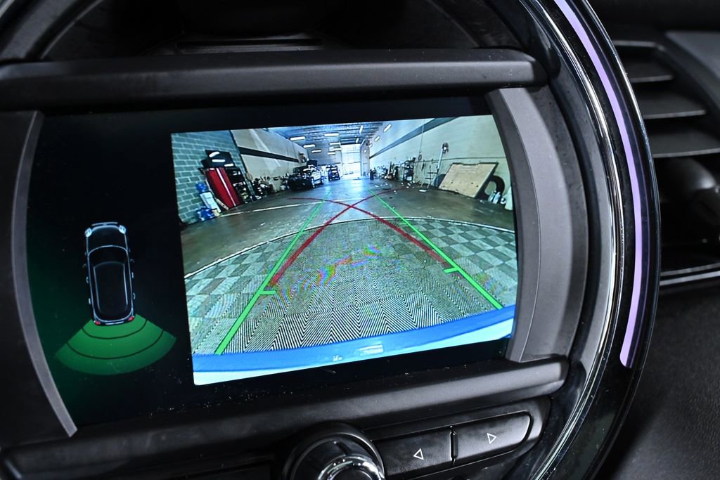 Used 2019 MINI Cooper 4-Door Hardtop w/ Signature Upholstery Package image 16