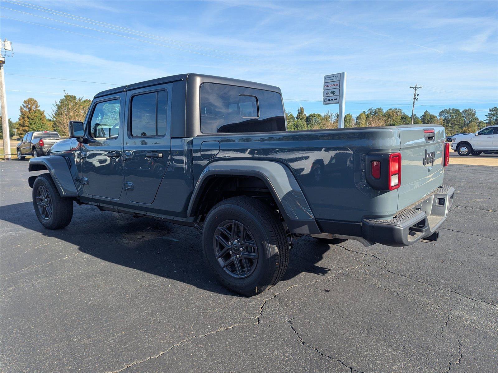 New 2025 Jeep Gladiator Sport AWD/4WD image 3