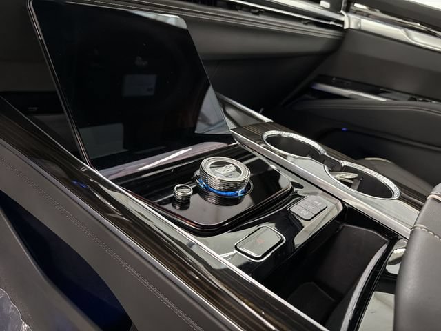 Certified 2025 Cadillac Escalade ESV Premium Luxury AWD/4WD image 23