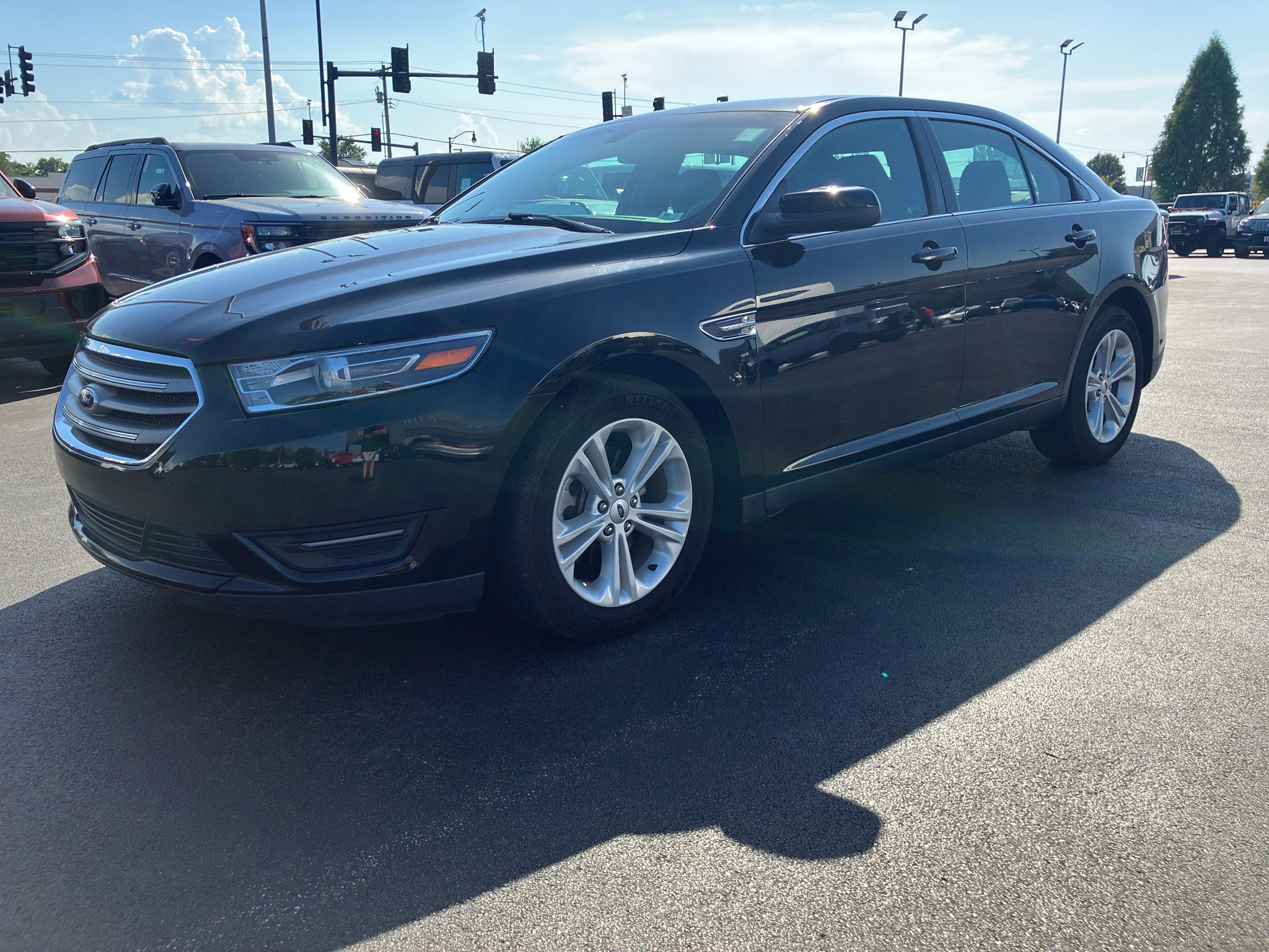 Used 2017 Ford Taurus SEL AWD/4WD image 2
