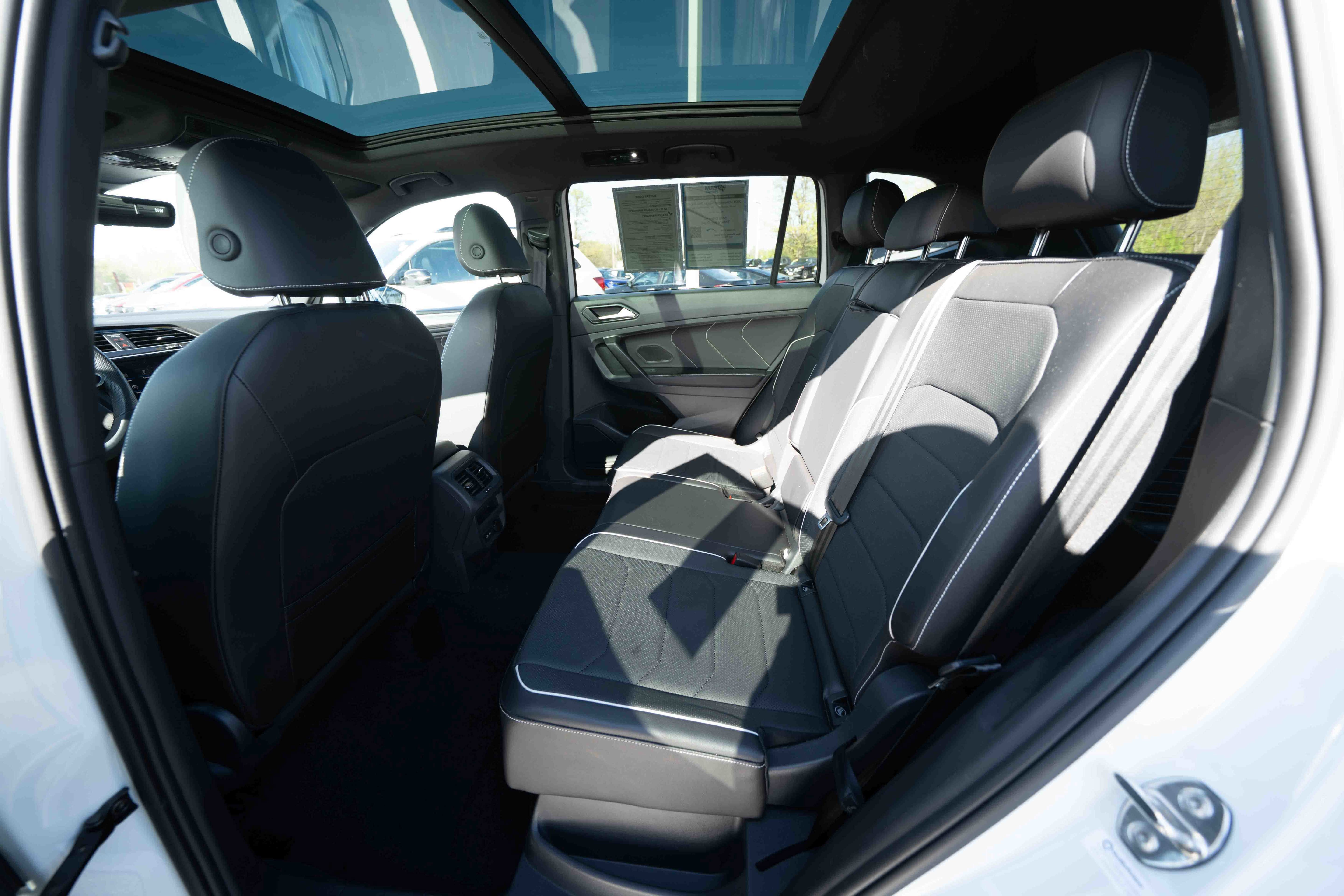 Used 2024 Volkswagen Tiguan SEL R-Line image 23