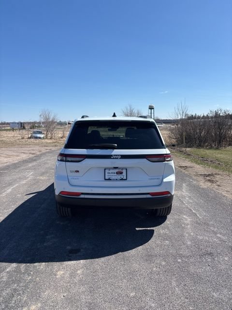 New 2026 Jeep Grand Cherokee Limited w/ Trailer Tow Package AWD/4WD image 4