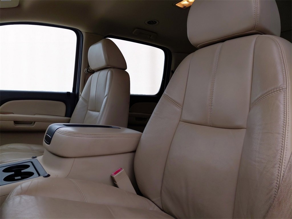 Used 2008 Chevrolet Suburban LT w/ LT Preferred Equipment Group image 9
