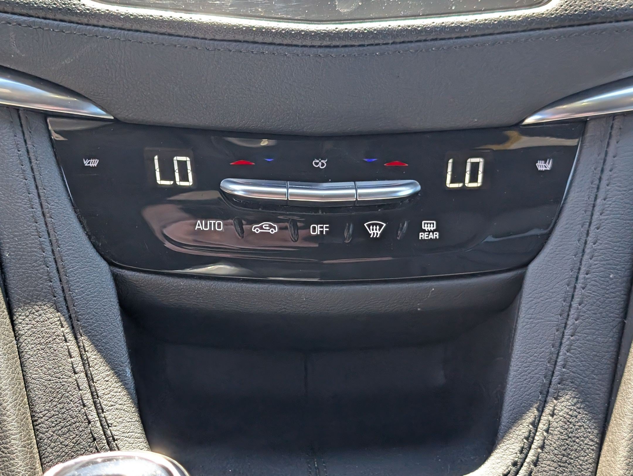Certified 2024 Cadillac XT6 Luxury w/ LPO, Floor Liner Package AWD/4WD image 21