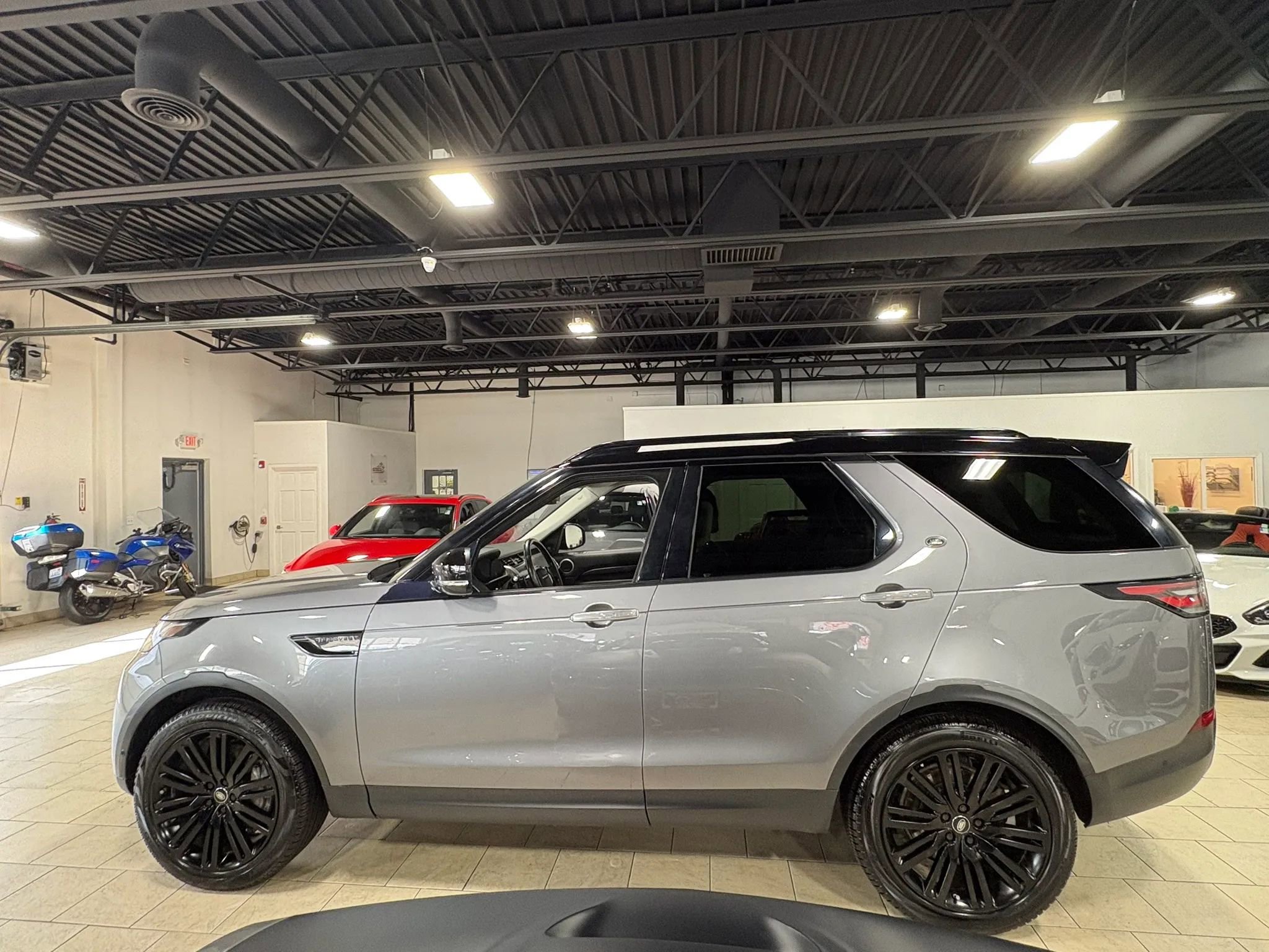 Used 2020 Land Rover Discovery HSE Luxury AWD/4WD image 30