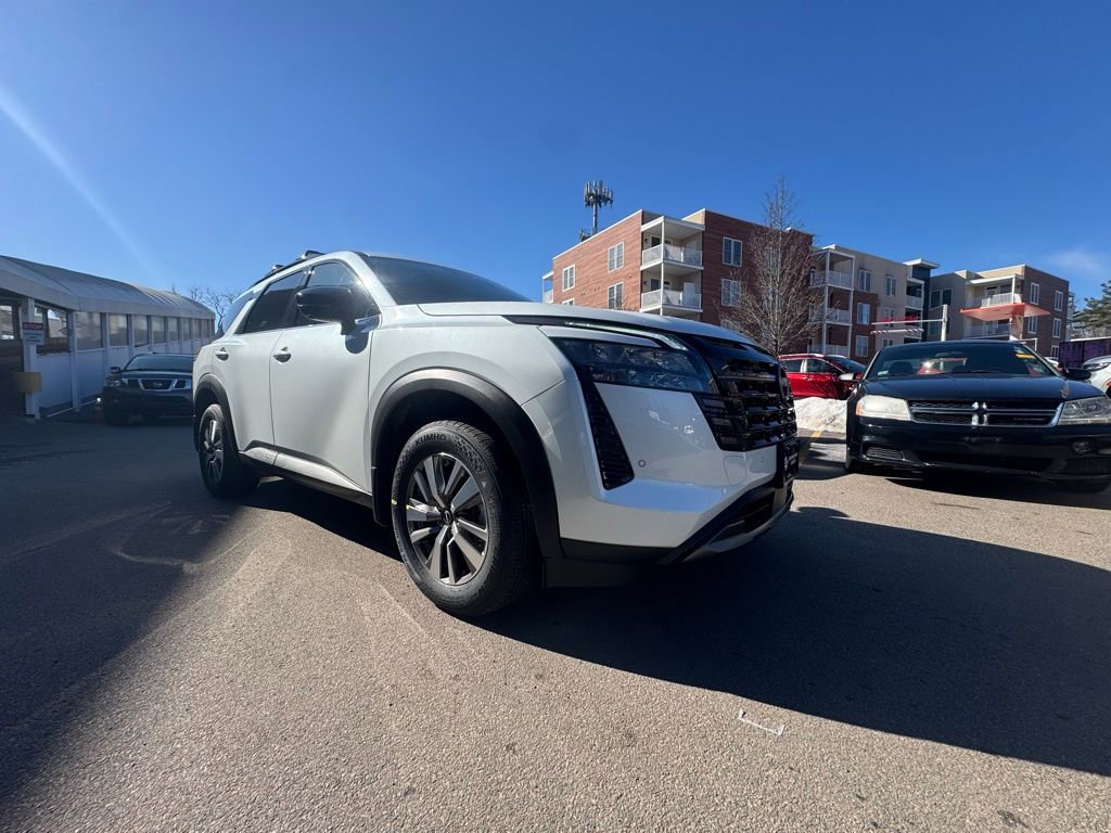 New 2026 Nissan Pathfinder SL image 2