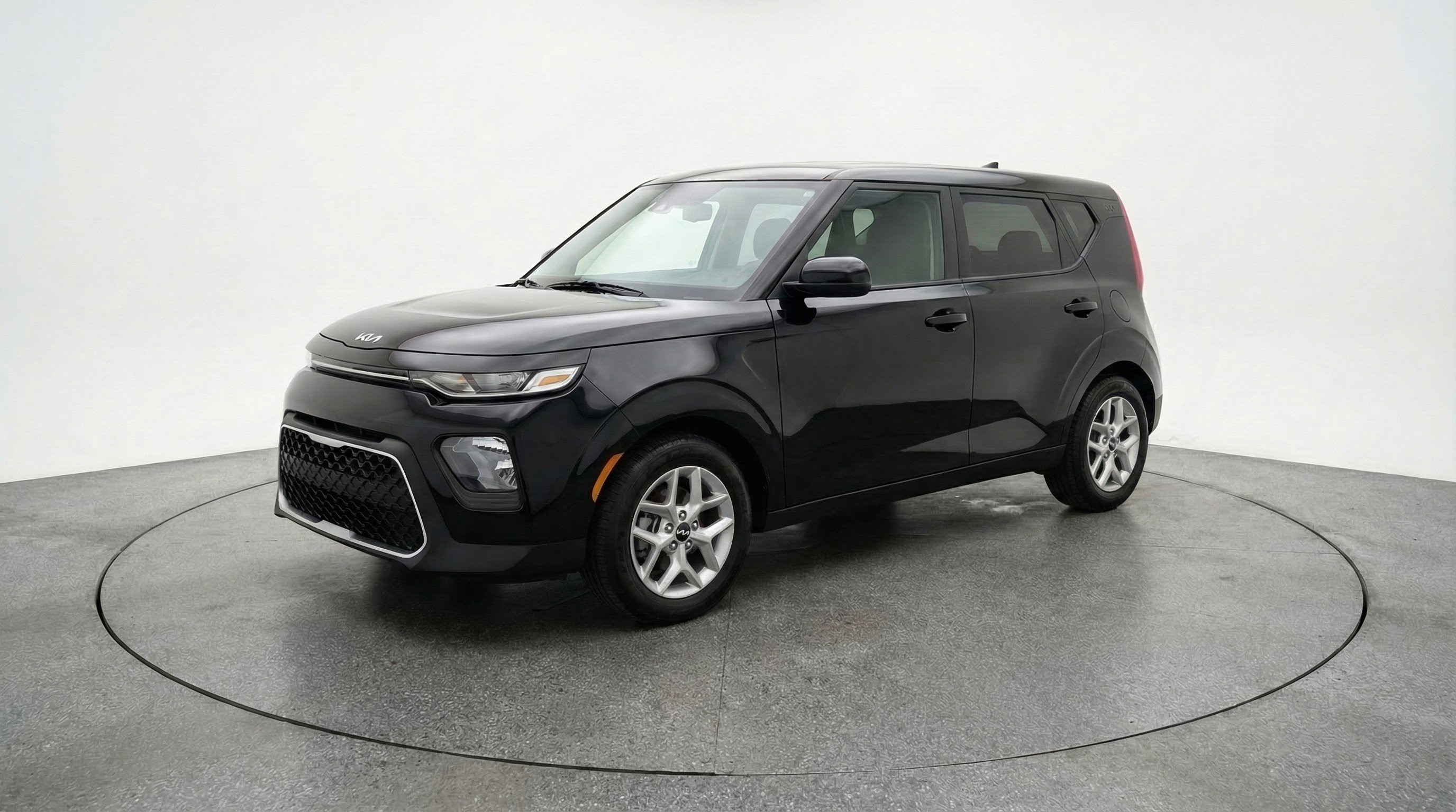 Used 2025 Kia Soul LX w/ LX Technology Package image 3