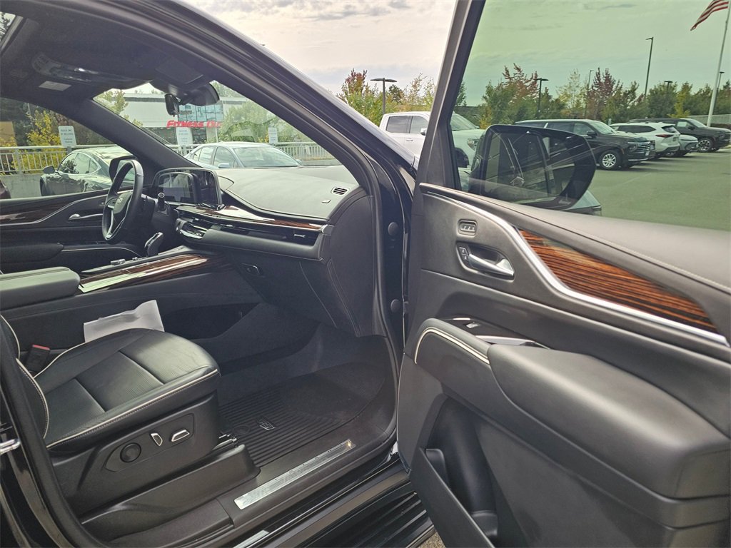 Used 2023 Cadillac Escalade Premium Luxury image 12