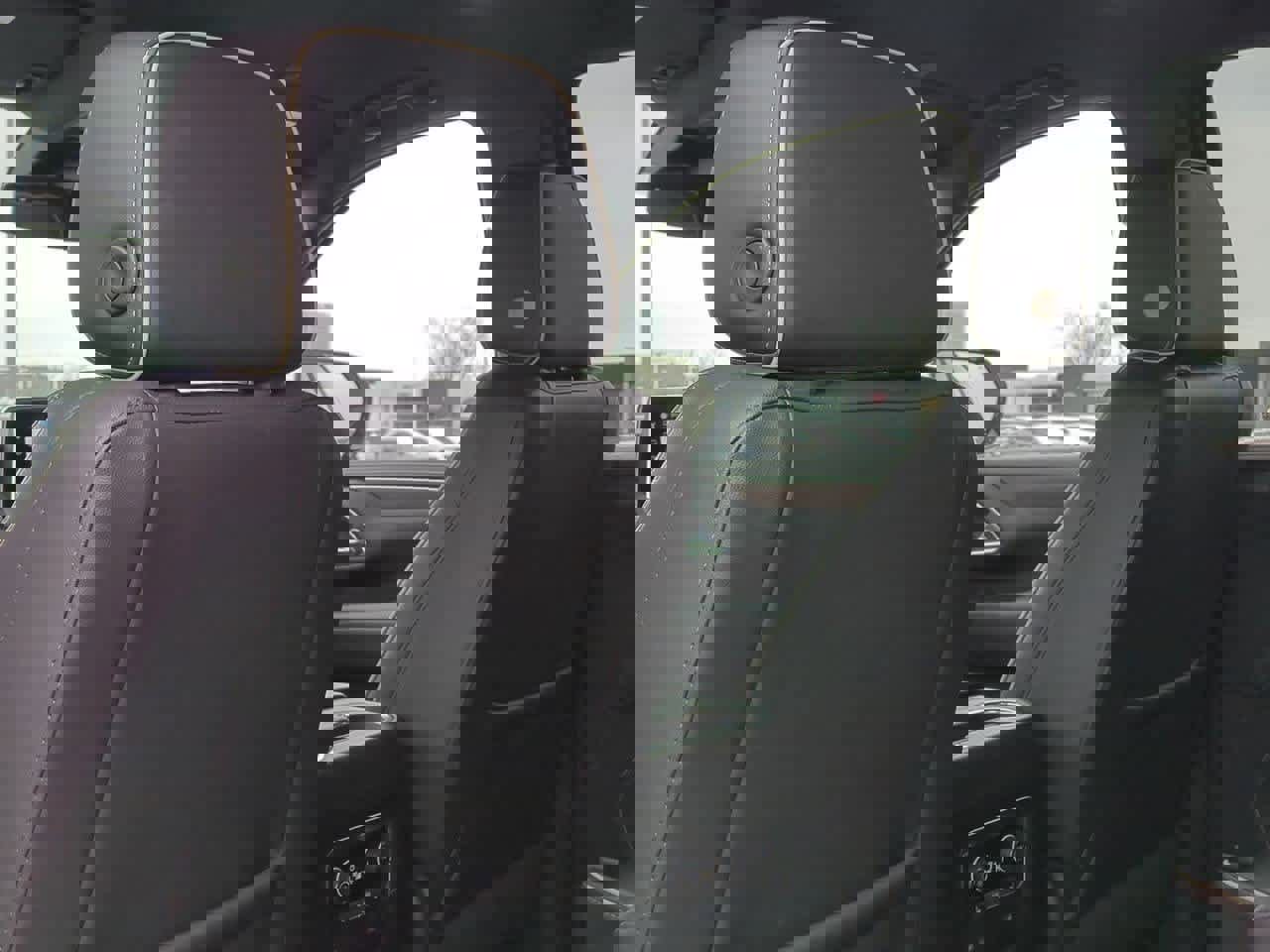 Used 2023 Chevrolet Suburban Premier image 17