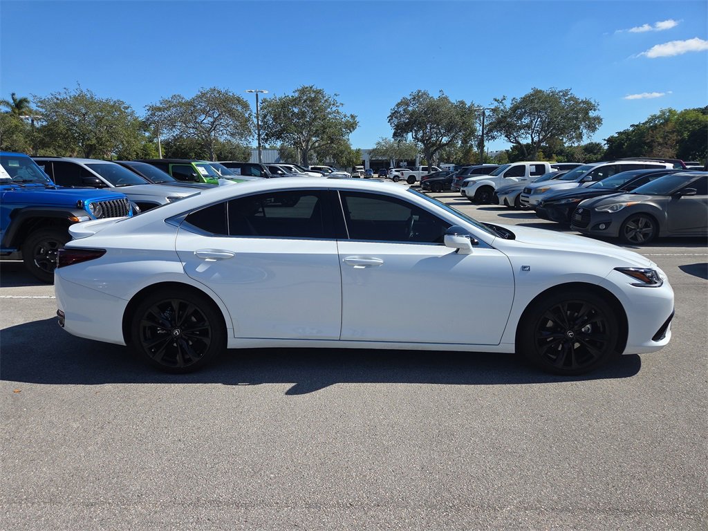 Used 2023 Lexus ES 300h F Sport image 5