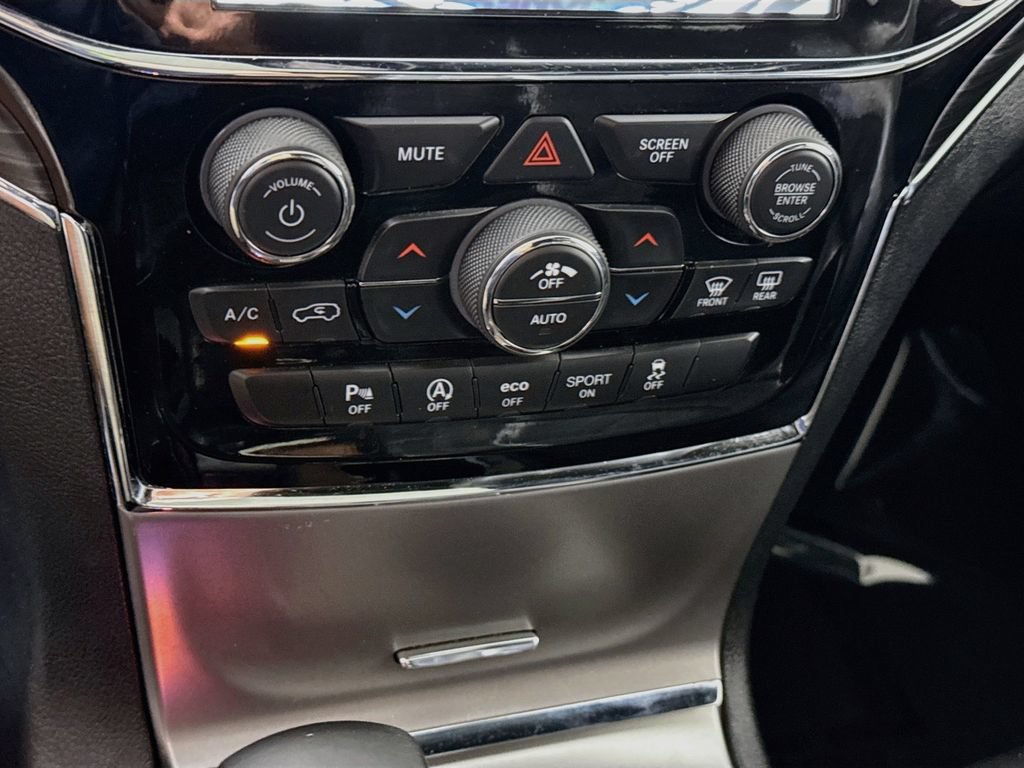 Used 2019 Jeep Grand Cherokee Limited AWD/4WD image 11