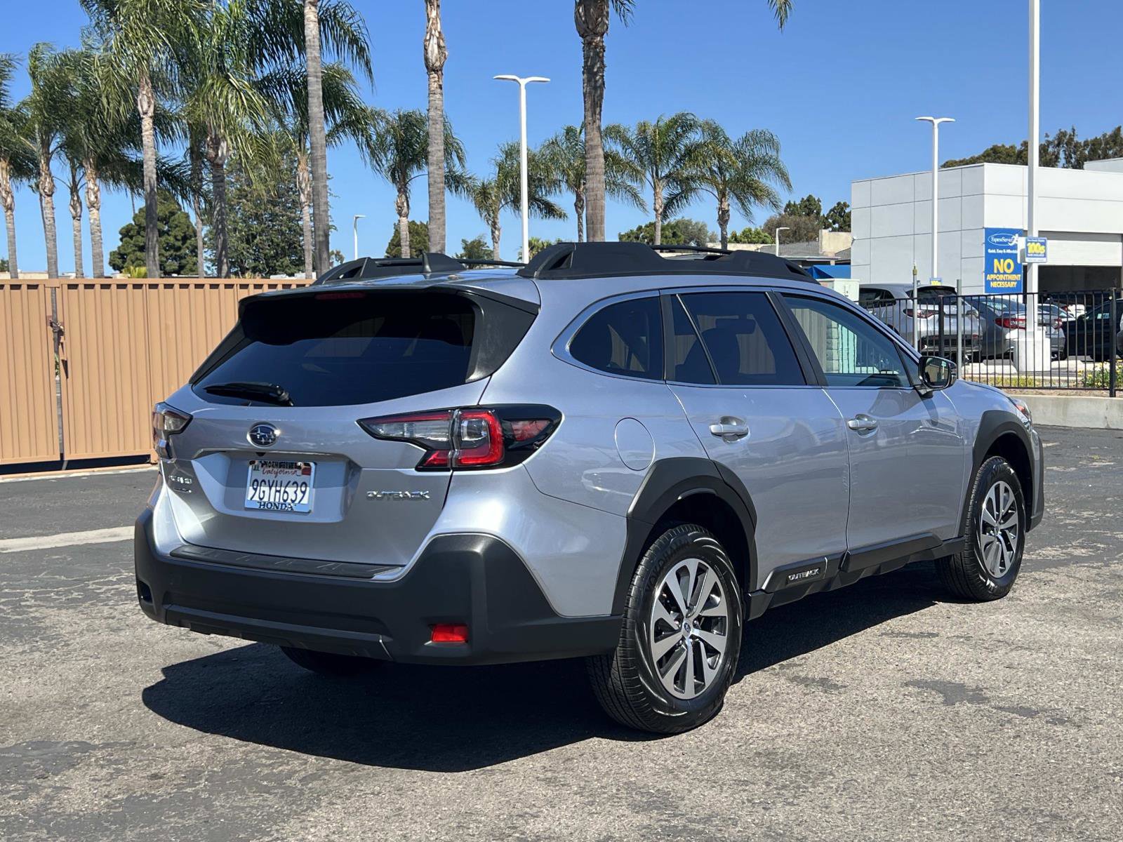 Used 2024 Subaru Outback Premium AWD/4WD image 25
