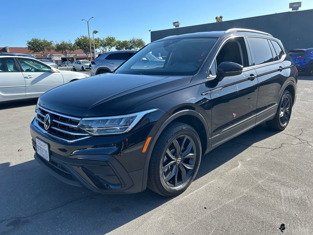 Used 2023 Volkswagen Tiguan SE FWD image 3
