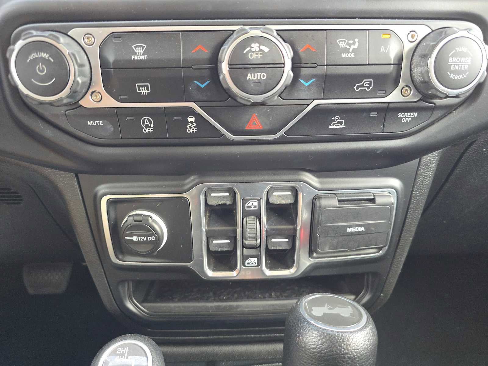 Used 2023 Jeep Wrangler Unlimited Sahara AWD/4WD image 27