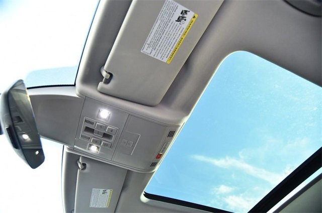 Used 2020 Volkswagen Tiguan SEL w/ Tiguan Two-Row MDO Package image 23