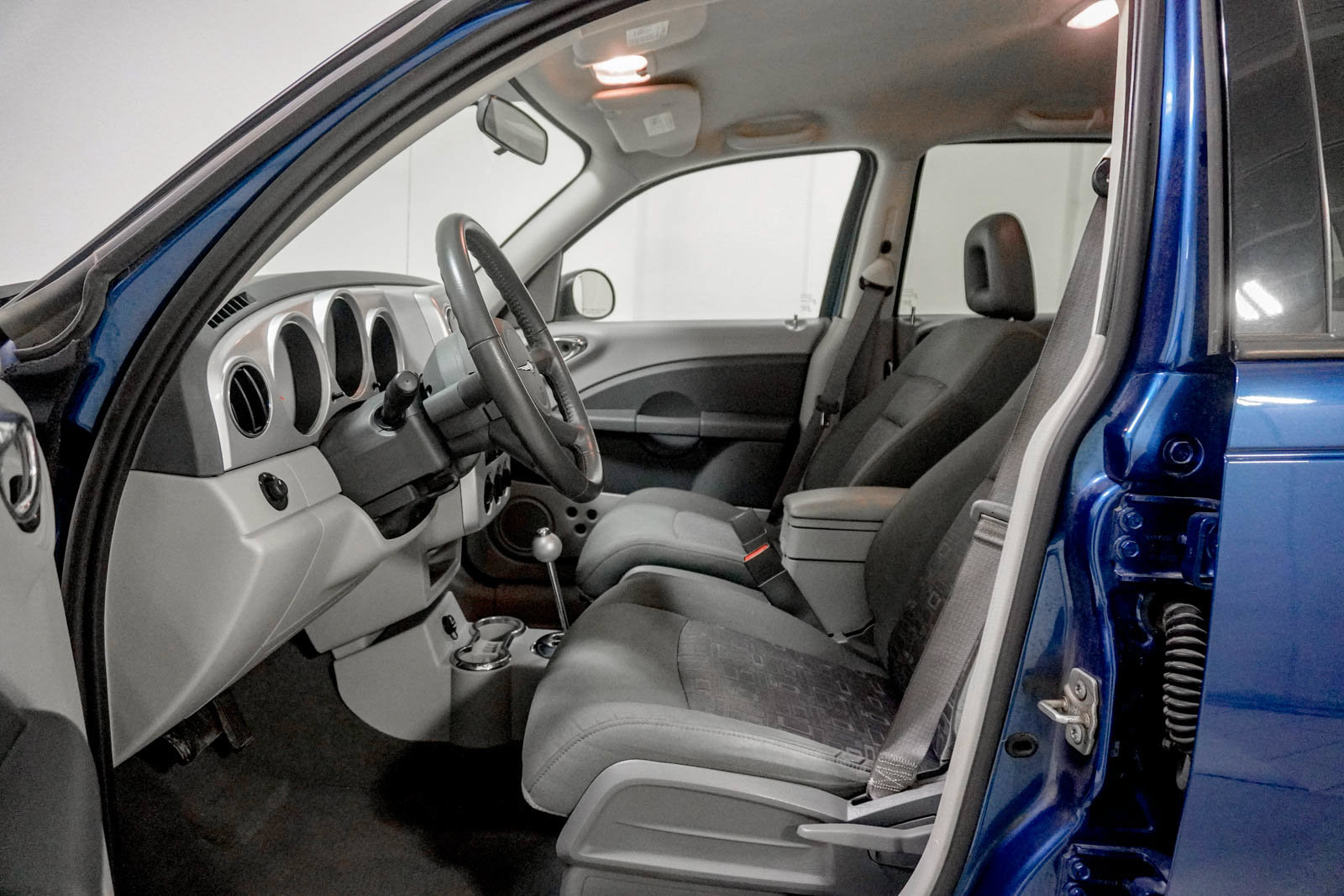 Used 2010 Chrysler PT Cruiser FWD image 19