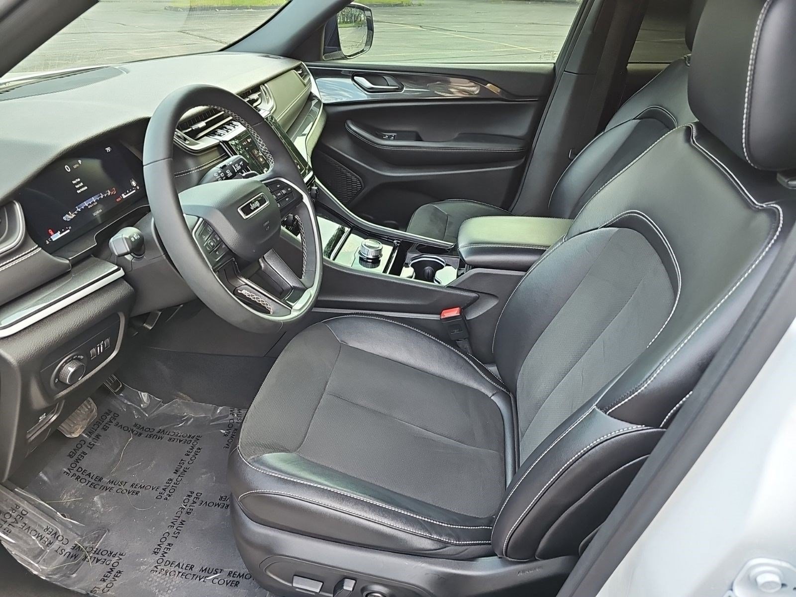 Used 2023 Jeep Grand Cherokee Altitude AWD/4WD image 19
