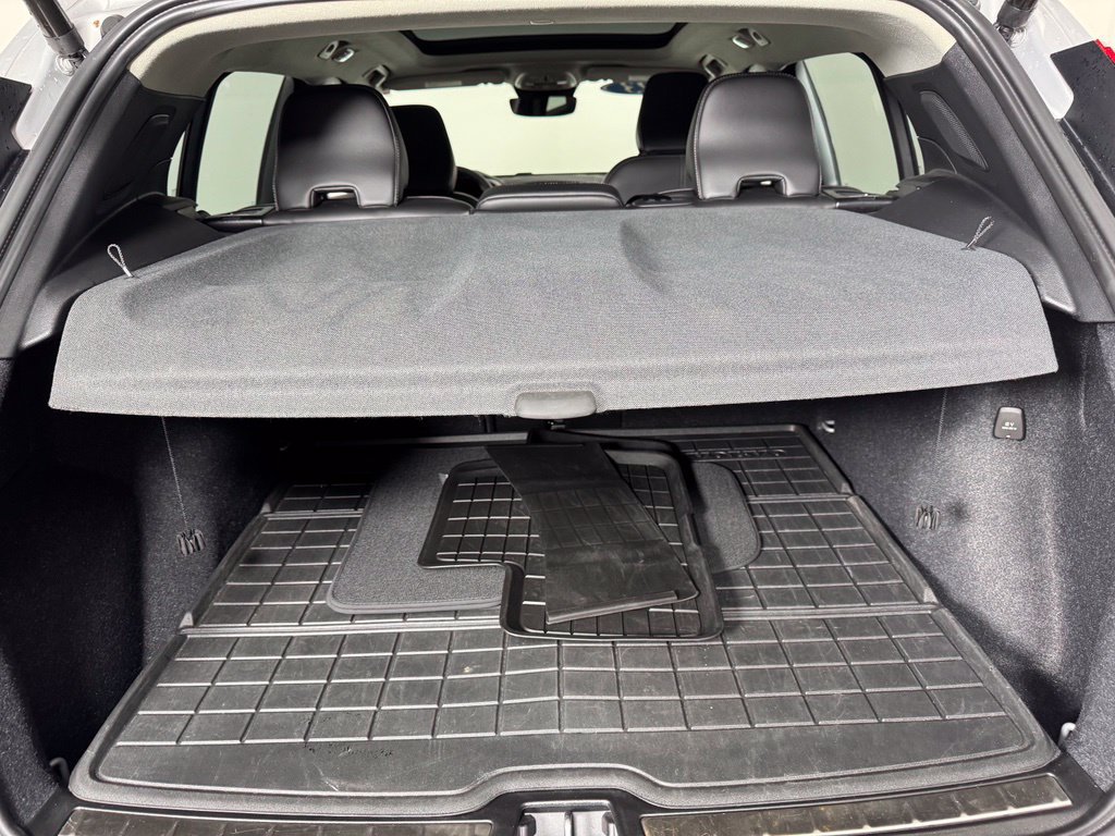 Certified 2023 Volvo XC40 B5 Ultimate w/ Protection Package Premier AWD/4WD image 10