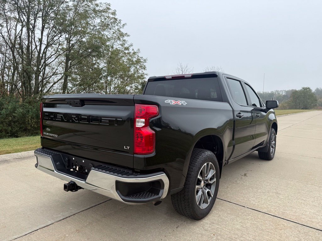Used 2025 Chevrolet Silverado 1500 LT AWD/4WD image 3