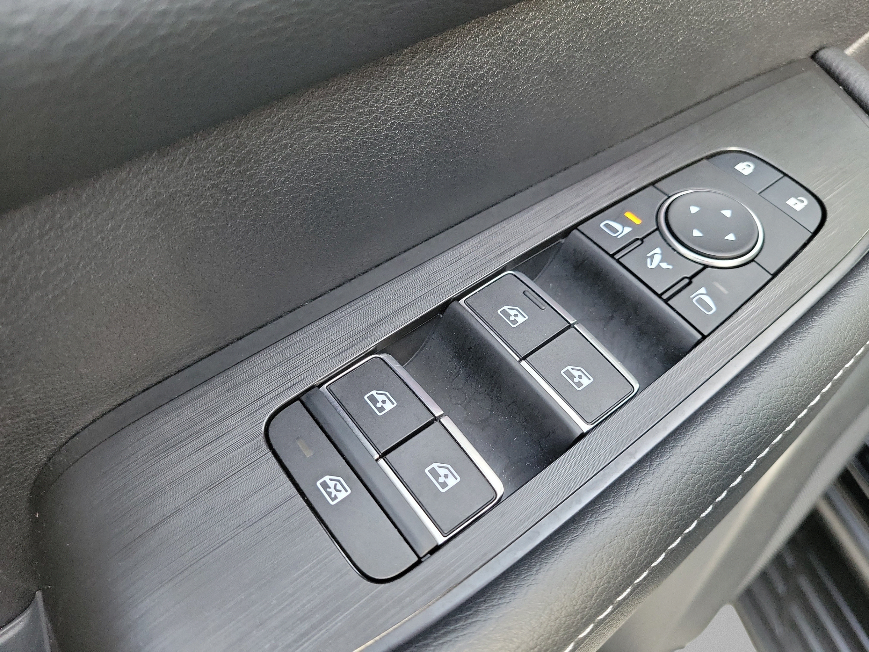 Used 2026 Nissan Armada SL w/ Captain's Chari Seat Package RWD image 14