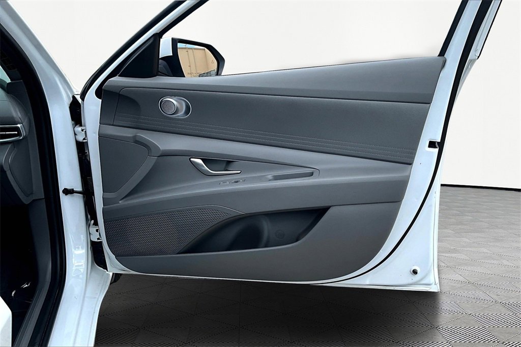 Used 2024 Hyundai Elantra SEL image 24